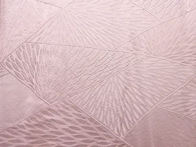  未使用品　裂取りに狢菊模様織出し一ツ紋色無地着物